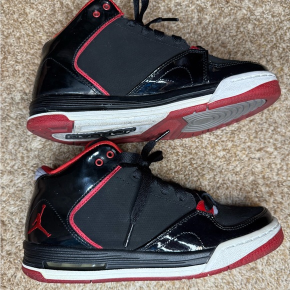 Jordan Kids Black and Red Sneakers - Picture 6 of 10